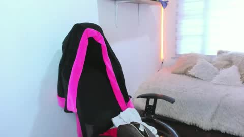 valery_bonnet1 online show from 11.08.25