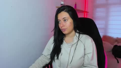 valery_bonnet1 online show from 11.28.25