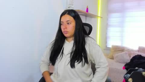 valery_bonnet1 online show from 11.29.25