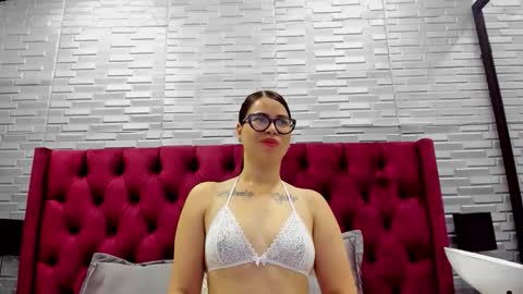 Snapshot of valery_monn chatting on 10.08.25 Valery Moon online show from 10.08.25