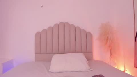 Snapshot of valery_santorini chatting on 07.18.26 VALERY online show from 07.18.26