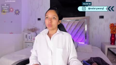 Snapshot of valery_wang chatting on 12.22.25 Val online show from 12.22.25