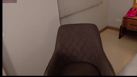 Snapshot of valeryrouge_ chatting on 11.06.25 Valery online show from 11.06.25