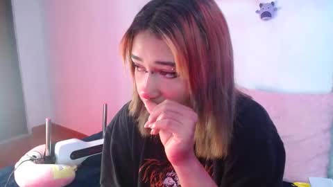 Snapshot of valerysmith18 chatting on 11.16.25 zoe online show from 11.16.25