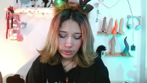 Snapshot of valerysmith18 chatting on 12.14.25 zoe online show from 12.14.25