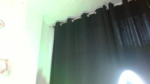 Snapshot of valerysmith18 chatting on 01.11.26 zoe online show from 01.11.26