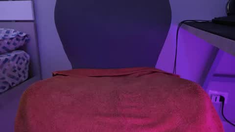 Snapshot of valeryuwu chatting on 11.25.25 tinyfemboy online show from 11.25.25