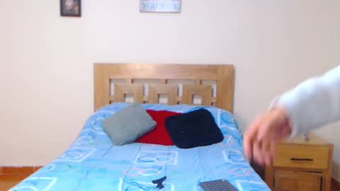 Snapshot of valesantodomingo chatting on 02.13.25 Sofia online show from 02.13.25