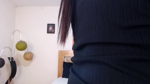 Snapshot of valesantodomingo chatting on 02.26.25 Sofia online show from 02.26.25