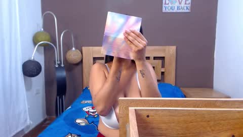 Snapshot of valesantodomingo chatting on 10.29.25 Sofia online show from 10.29.25