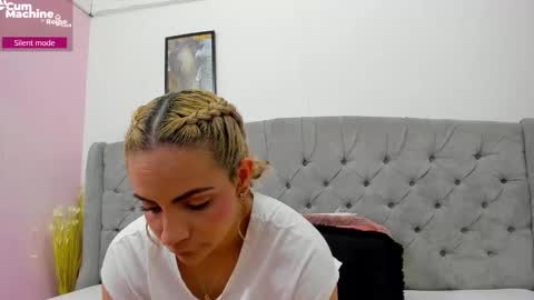 Snapshot of valesskahall chatting on 09.16.25 Valesskahall online show from 09.16.25