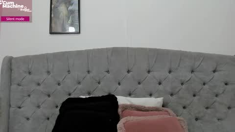 Snapshot of valesskahall chatting on 09.22.25 Valesskahall online show from 09.22.25