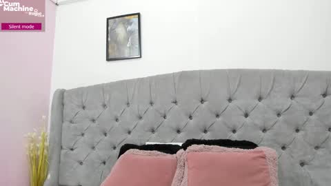 Snapshot of valesskahall chatting on 09.25.25 Valesskahall online show from 09.25.25