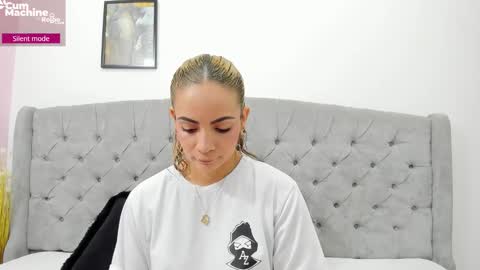 Snapshot of valesskahall chatting on 09.27.25 Valesskahall online show from 09.27.25