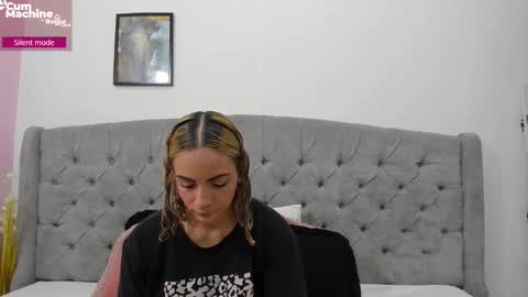 Snapshot of valesskahall chatting on 10.01.25 Valesskahall online show from 10.01.25