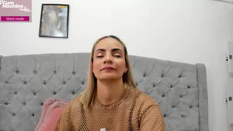 Snapshot of valesskahall chatting on 10.06.25 Valesskahall online show from 10.06.25