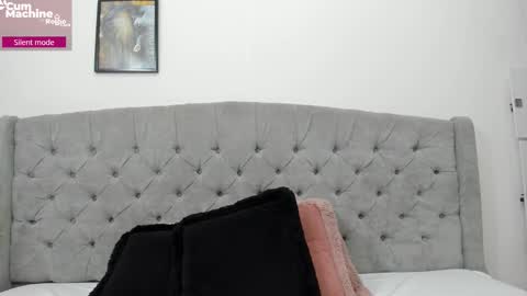 Snapshot of valesskahall chatting on 10.24.25 Valesskahall online show from 10.24.25