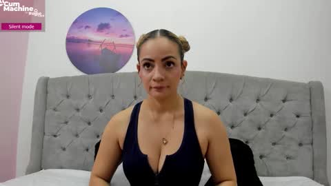 Snapshot of valesskahall chatting on 11.13.25 Valesskahall online show from 11.13.25