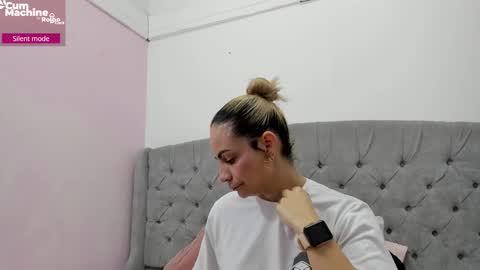 Snapshot of valesskahall chatting on 11.30.25 Valesskahall online show from 11.30.25