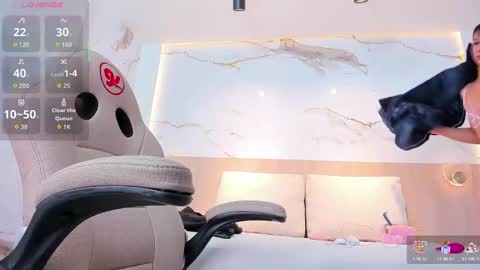 Snapshot of valirya_devote chatting on 09.17.25 VALIRYA online show from 09.17.25