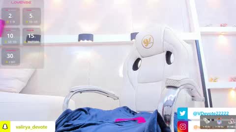 Snapshot of valirya_devote chatting on 11.27.25 VALIRYA online show from 11.27.25