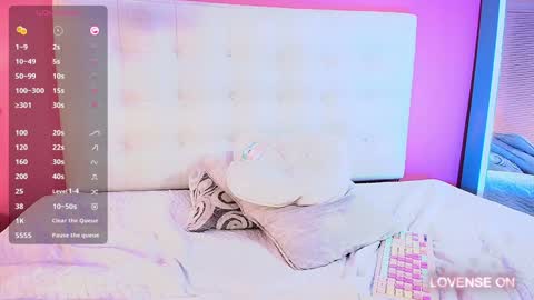 Valkiria moore  online show from 12.22.24