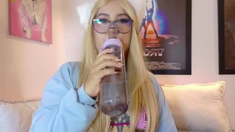 Valkiria moore  online show from 04.25.26