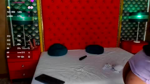 Valerie Val V online show from 10.17.25