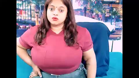 Snapshot of valleyval chatting on 01.08.25 indianvalvet priya is back online show from 01.08.25