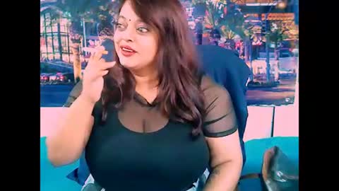 Snapshot of valleyval chatting on 01.17.25 indianvalvet priya is back online show from 01.17.25