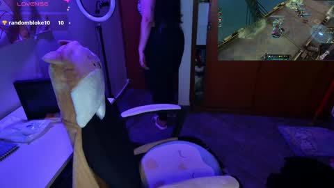 Snapshot of vallolet1_ chatting on 12.05.24 Im Violet online show from 12.05.24