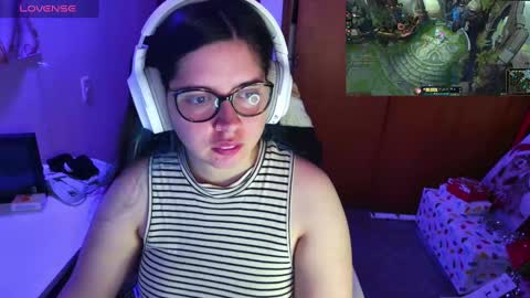 Snapshot of vallolet1_ chatting on 12.12.24 Im Violet online show from 12.12.24