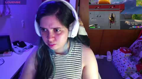 Snapshot of vallolet1_ chatting on 12.12.24 Im Violet online show from 12.12.24