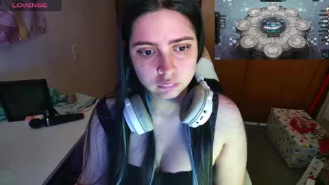 Snapshot of vallolet1_ chatting on 12.20.24 Im Violet online show from 12.20.24