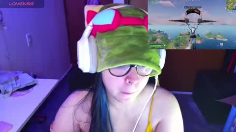 Snapshot of vallolet1_ chatting on 12.29.24 Im Violet online show from 12.29.24