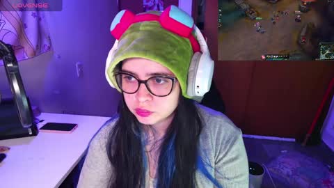 Snapshot of vallolet1_ chatting on 01.23.25 Im Violet online show from 01.23.25