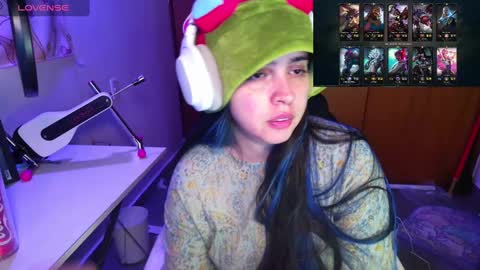 Snapshot of vallolet1_ chatting on 01.25.25 Im Violet online show from 01.25.25