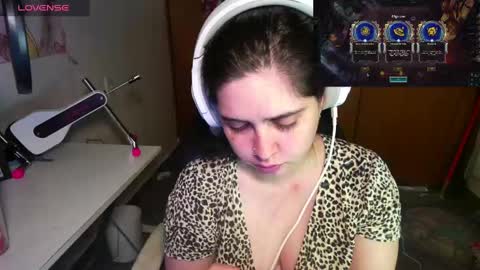 Snapshot of vallolet1_ chatting on 01.27.25 Im Violet online show from 01.27.25