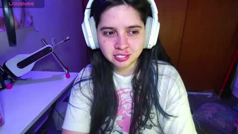 Snapshot of vallolet1_ chatting on 01.28.25 Im Violet online show from 01.28.25