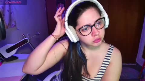 Snapshot of vallolet1_ chatting on 02.05.25 Im Violet online show from 02.05.25