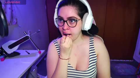 Snapshot of vallolet1_ chatting on 02.06.25 Im Violet online show from 02.06.25