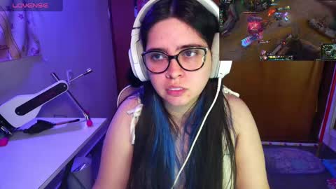 Snapshot of vallolet1_ chatting on 02.08.25 Im Violet online show from 02.08.25