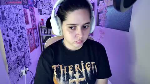 Snapshot of vallolet1_ chatting on 10.02.25 Im Violet online show from 10.02.25