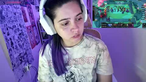 Snapshot of vallolet1_ chatting on 02.12.26 Im Violet online show from 02.12.26