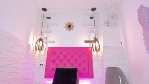 Snapshot of valloletsamar chatting on 01.24.25 Vallolet Peach  online show from 01.24.25