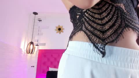 Snapshot of valloletsamar chatting on 02.28.25 Vallolet Peach  online show from 02.28.25