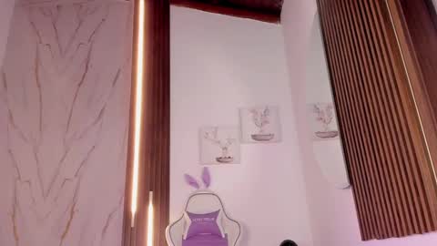 Snapshot of valloletsamar chatting on 10.04.25 Vallolet Peach  online show from 10.04.25