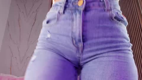 Snapshot of valloletsamar chatting on 10.17.25 Vallolet Peach  online show from 10.17.25