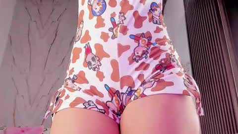 Vallolet Peach  online show from 12.04.25