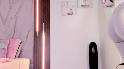 Snapshot of valloletsamar chatting on 05.06.26 Vallolet Peach online show from 05.06.26